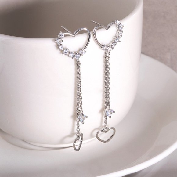 Harti Heart Olive Earrings - 14k Gold Plated Dainty Heart Drop Earrings - Picture 3 of 6